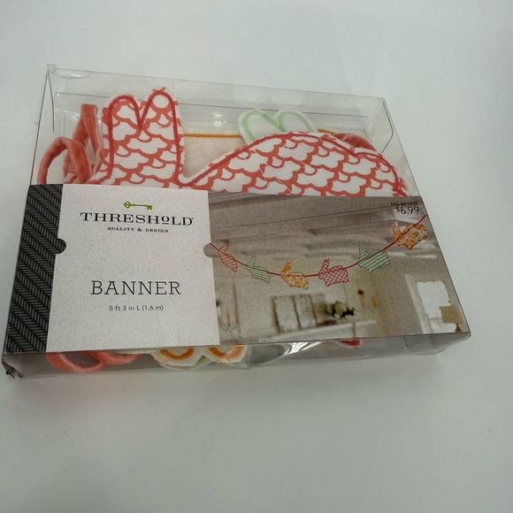 Threshold Rabbit Colorful Banner & Peter Rabbit Figurine - Picture 5 of 10